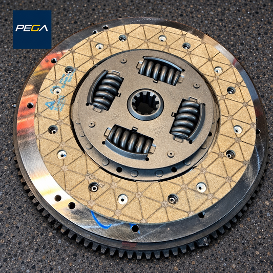 002132598 Lamborghini Diablo clutch disc positioned on flywheel, PEGA Clutch service example